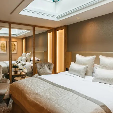 Hotel The Dean Court