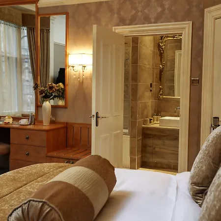 The Dean Court 4* يورك