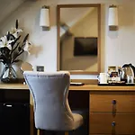 The Dean Court 4*