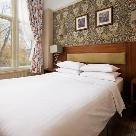Отель The Dean Court 4*