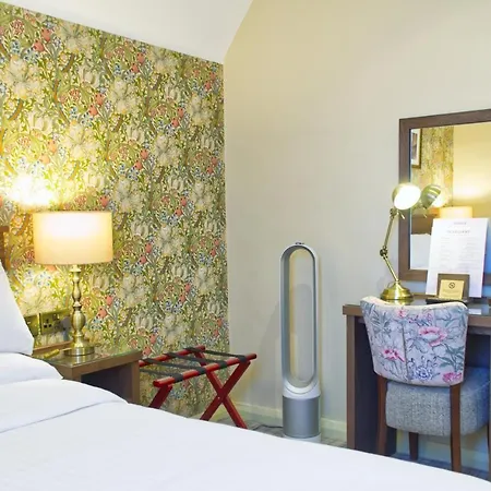 Отель The Dean Court 4*