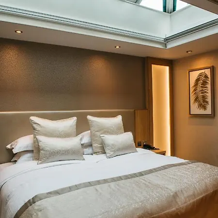 Hotel The Dean Court