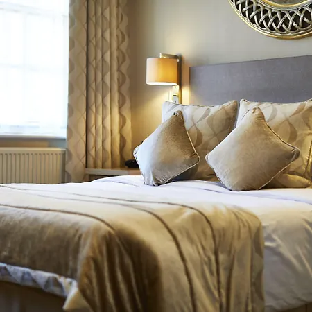 Отель The Dean Court 4*