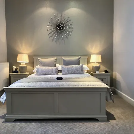 The Dean Court 4*