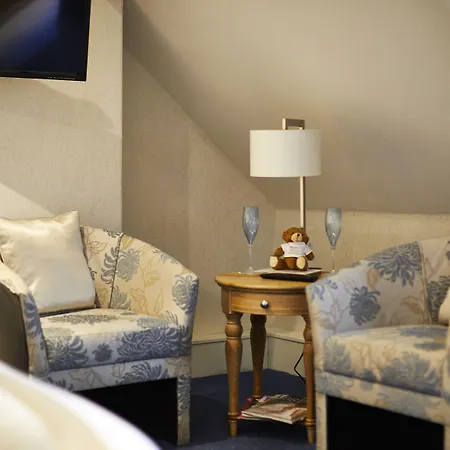 The Dean Court 4*