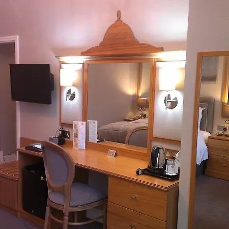 Отель The Dean Court 4*