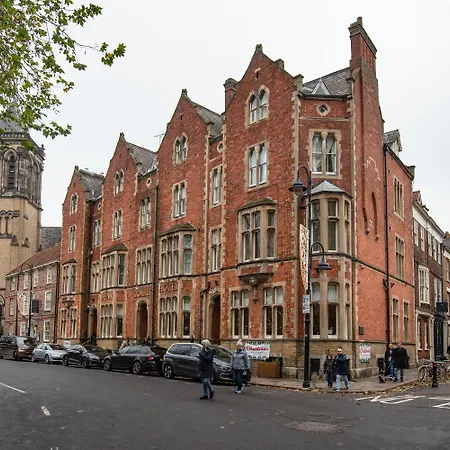 Hotel The Dean Court York