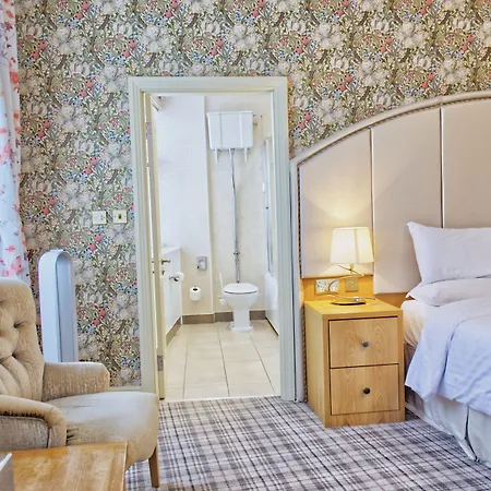 Отель The Dean Court 4*