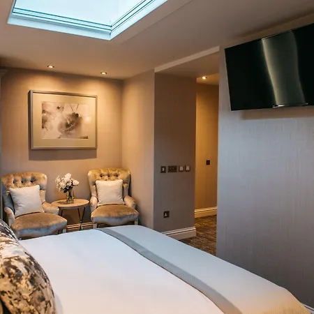 Отель The Dean Court 4*