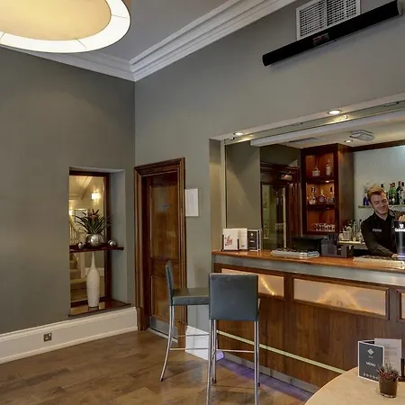 The Dean Court 4*