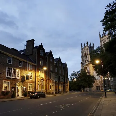 Hotell The Dean Court