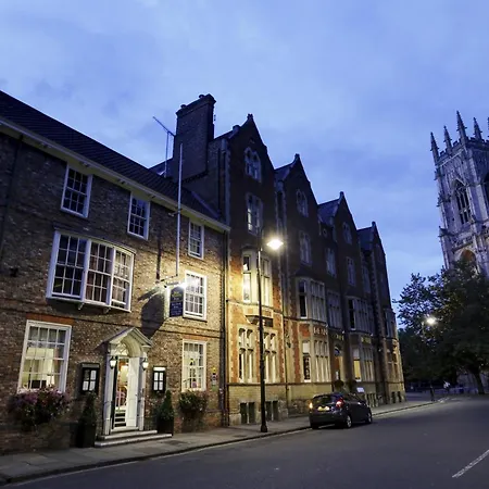 The Dean Court 4* Йорк