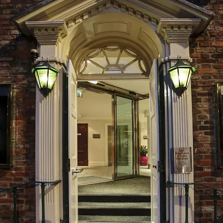 The Dean Court 4* Йорк