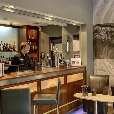 Отель The Dean Court 4*