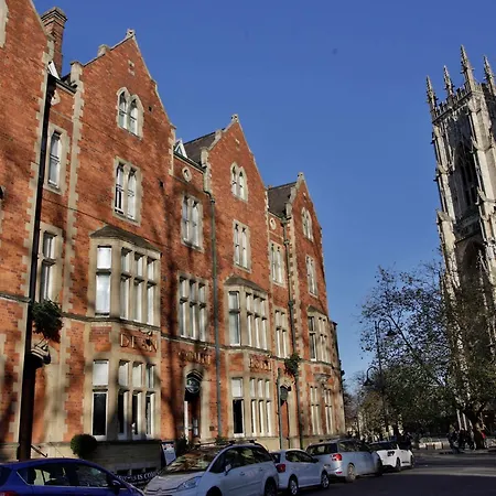 Hotel The Dean Court 4*