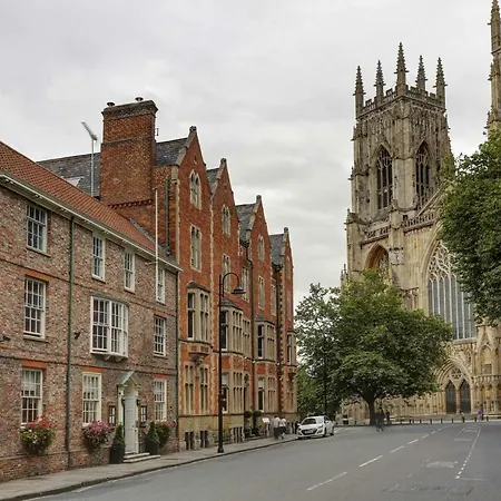 Hotel The Dean Court York