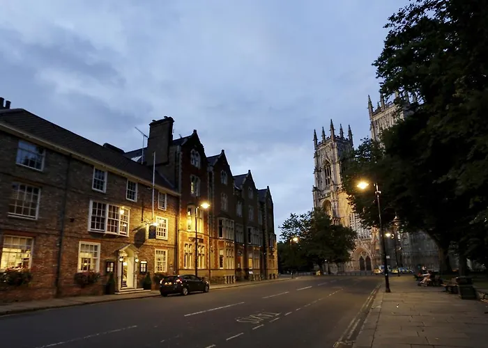 Hotel The Dean Court