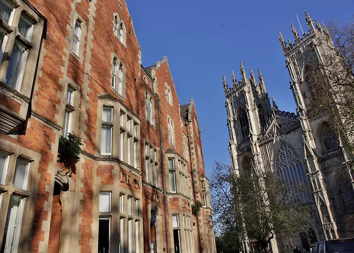 Hotel The Dean Court