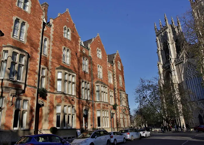 Hotel The Dean Court 4*