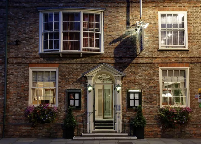 Hotel The Dean Court 4*