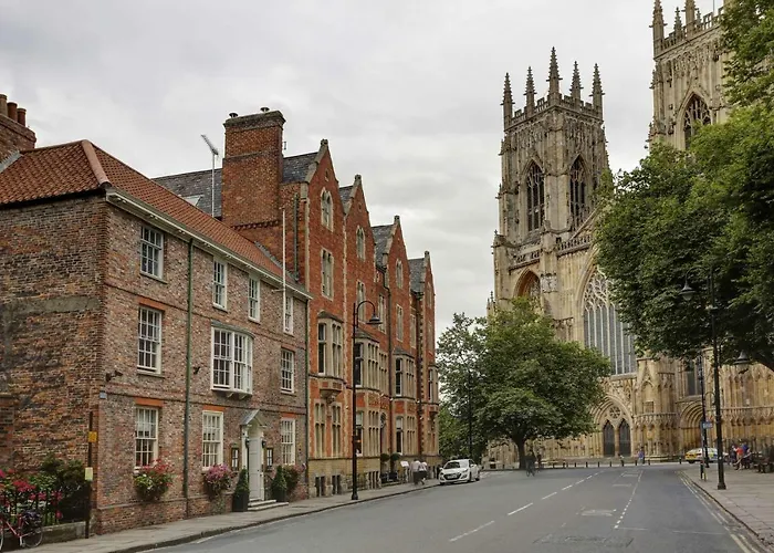 Hotel The Dean Court York