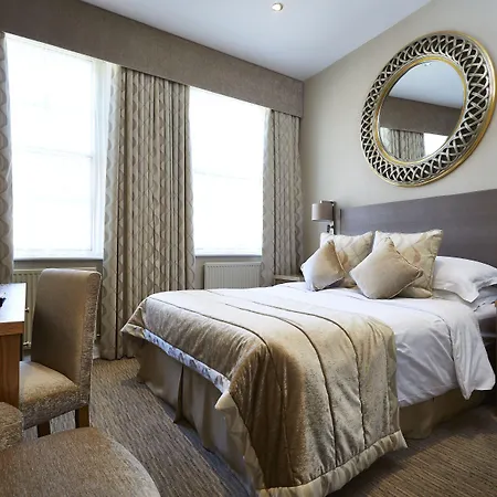 The Dean Court 4*