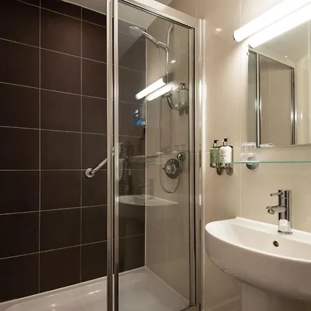 The Dean Court 4*