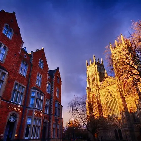Hotel The Dean Court York